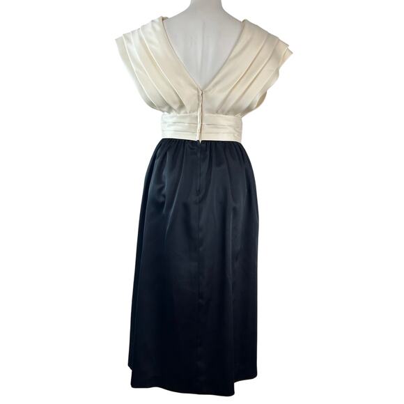 Elegant Cream and Black Midi Dress - Picture 4 of 5